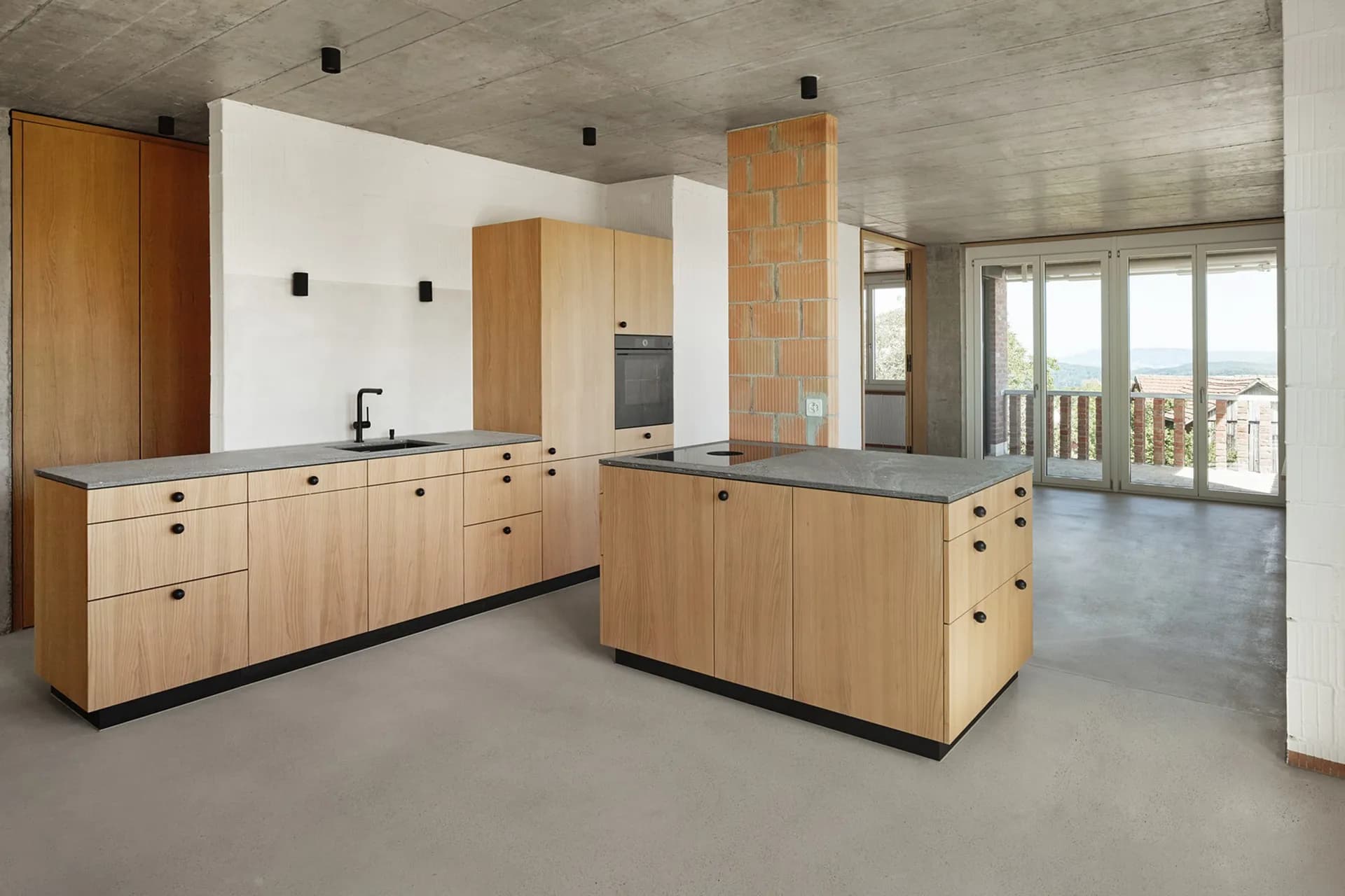 Modernes Wohnhaus mit Mion-Unterlagsboden, fugenlos verlegt