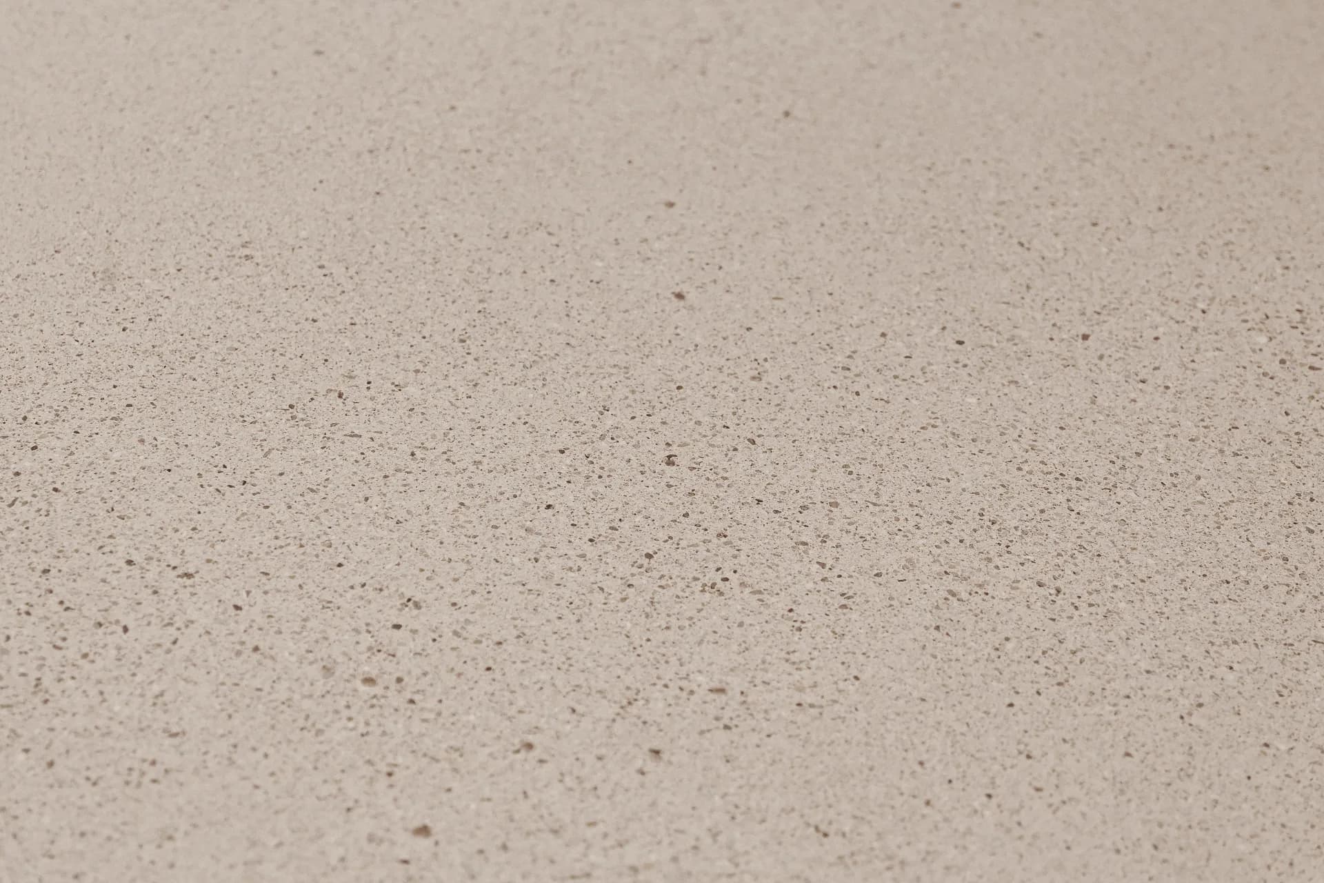 Frisch eingebrachter Anhydrit-Fliessmörtel von Mion AG, Detail der Oberfläche